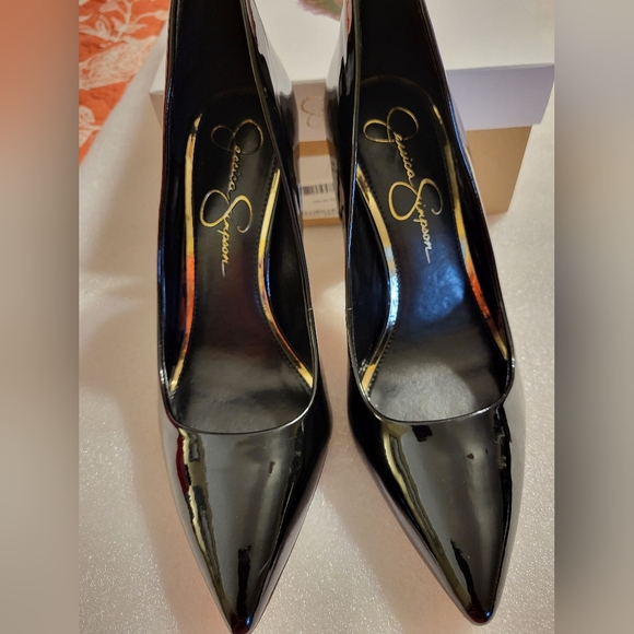 Jessica Simpson Women's Cambredge Pointed Toe Pump - Picture 3 of 6